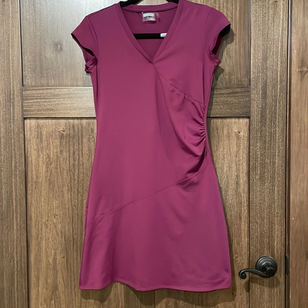 Athleta Women’s casual dress.